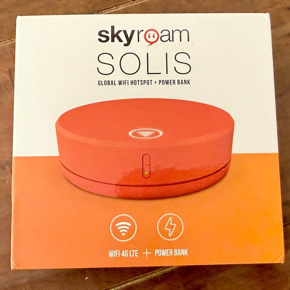 Skyroam Solis global WiFi Hotspot and Power Bank